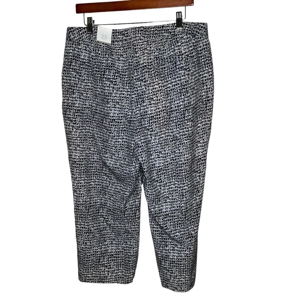 New Weekends By Chico's womens Crop Pants size 2.5(14) Black white BNWT